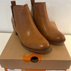Tan women’s bootie